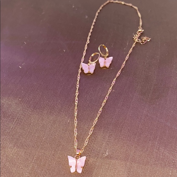 Jewelry - Light pink butterfly set